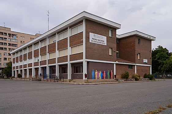 El edificio de Infantil del CPI de Sansomendi es uno de los colegios incluidos en trabajos de pintura.