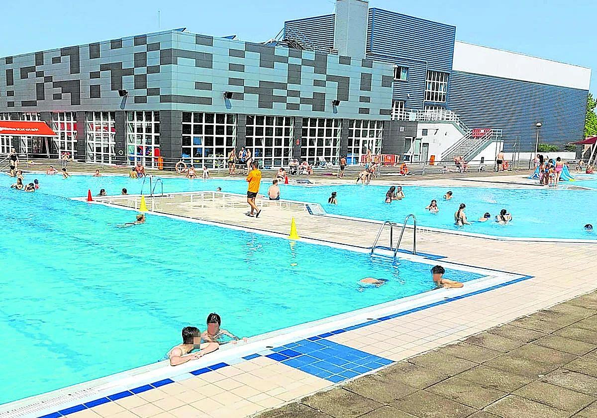 Las piscinas de El Fango, en el barrio bilbaíno de Rekalde, en una imagen de archivo.