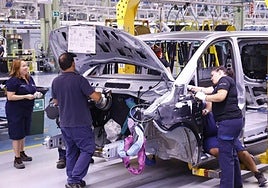Trabajadores de la planta de Mercedes en Vitoria.