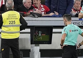 El nuevo VAR que llega este año al fútbol español: solo dos revisiones y sin árbitros en una sala externa