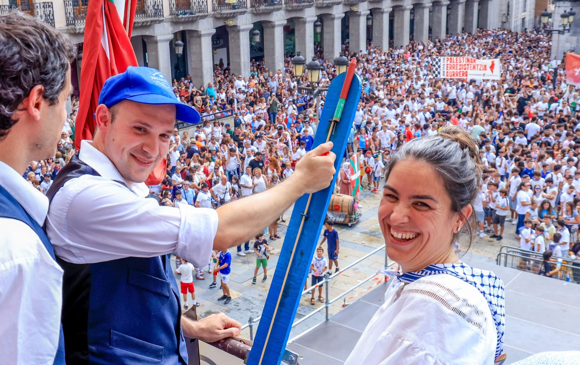 El chupinazo de las fiestas de Llodio, en imágenes