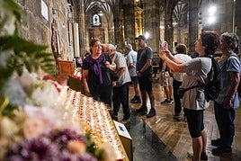 Miles de vizcaínos honran a la Amatxu: «Después de un ataque epiléptico y un infarto, he venido a pedir la salud que necesito»