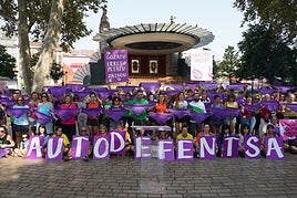 Las comparsas insisten en defender a los manteros frente a la Policía