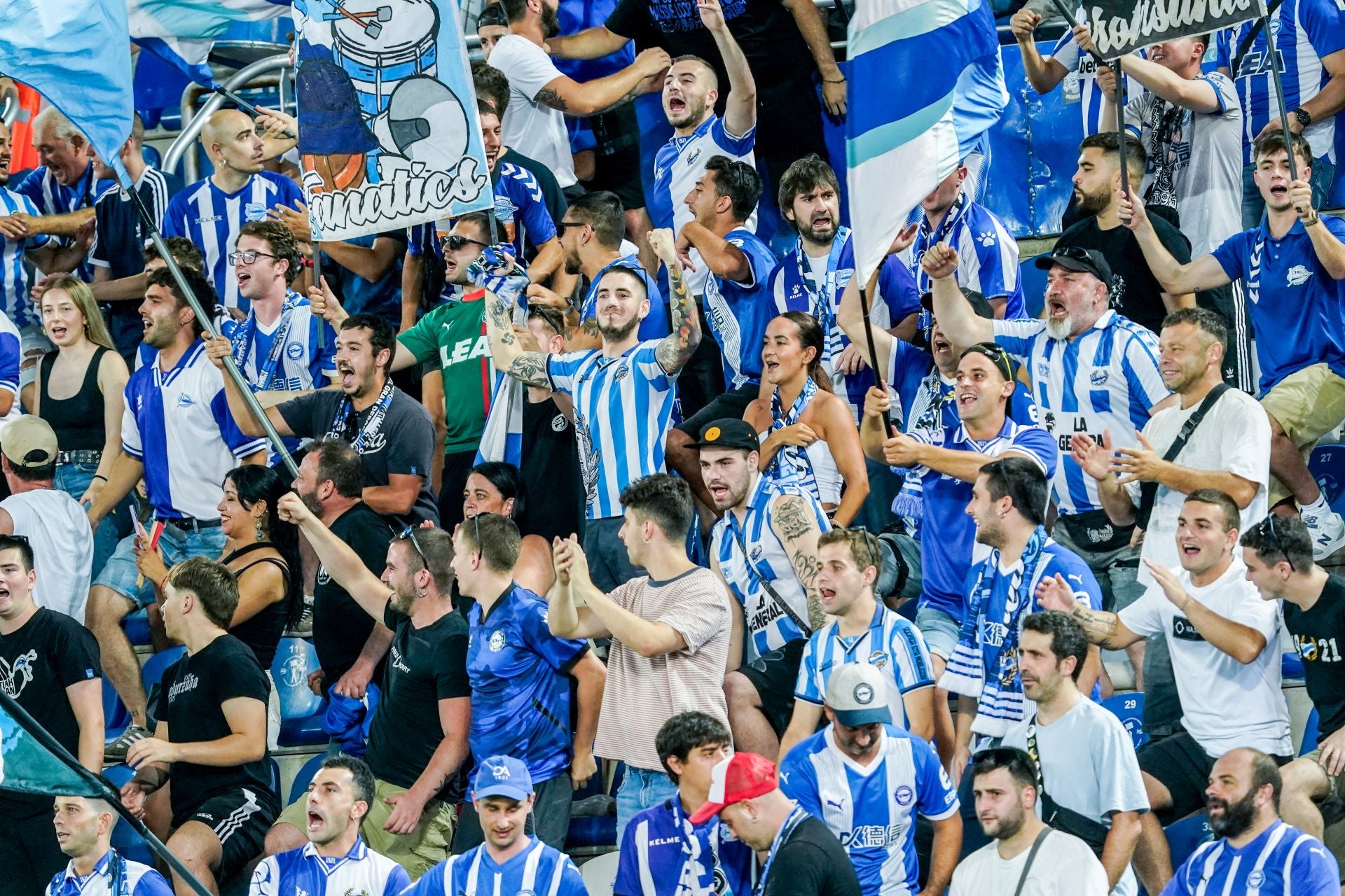 Las imágenes del regreso de la afición a Mendizorroza