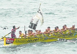 Orio realiza la tercera ciaboga en cabeza en la primera jornada de la Ikurriña de Zarautz.