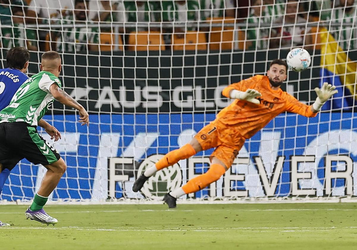 Sivera, MVP albiazul del Betis-Alavés. ¿Quién ha sido el mejor para ti? Vota aquí