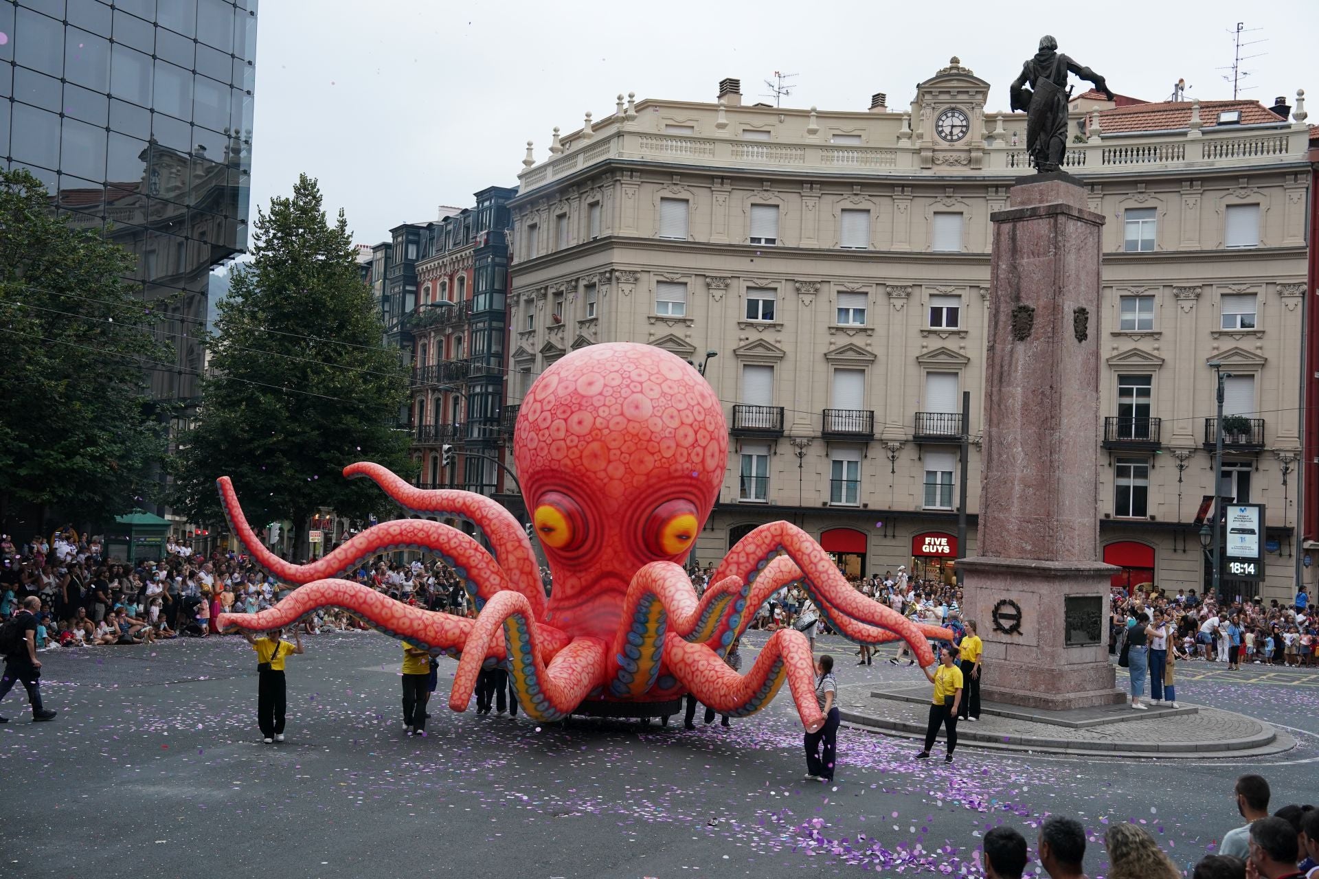 Las mejores imágenes del desfile de &#039;Bali&#039;, la ballena de la Aste Nagusia
