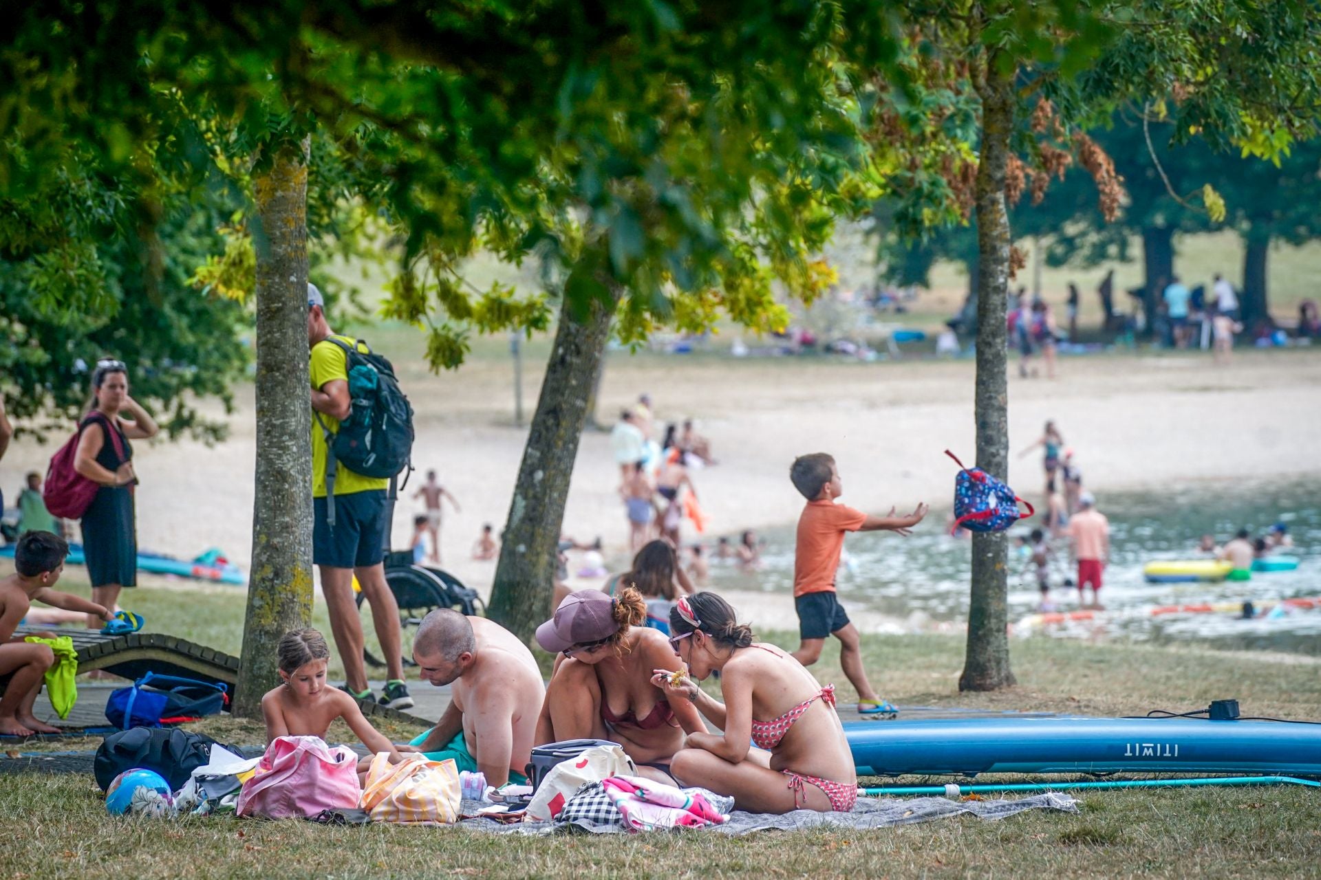 Las imágenes del último chapuzón de la ola de calor en Álava