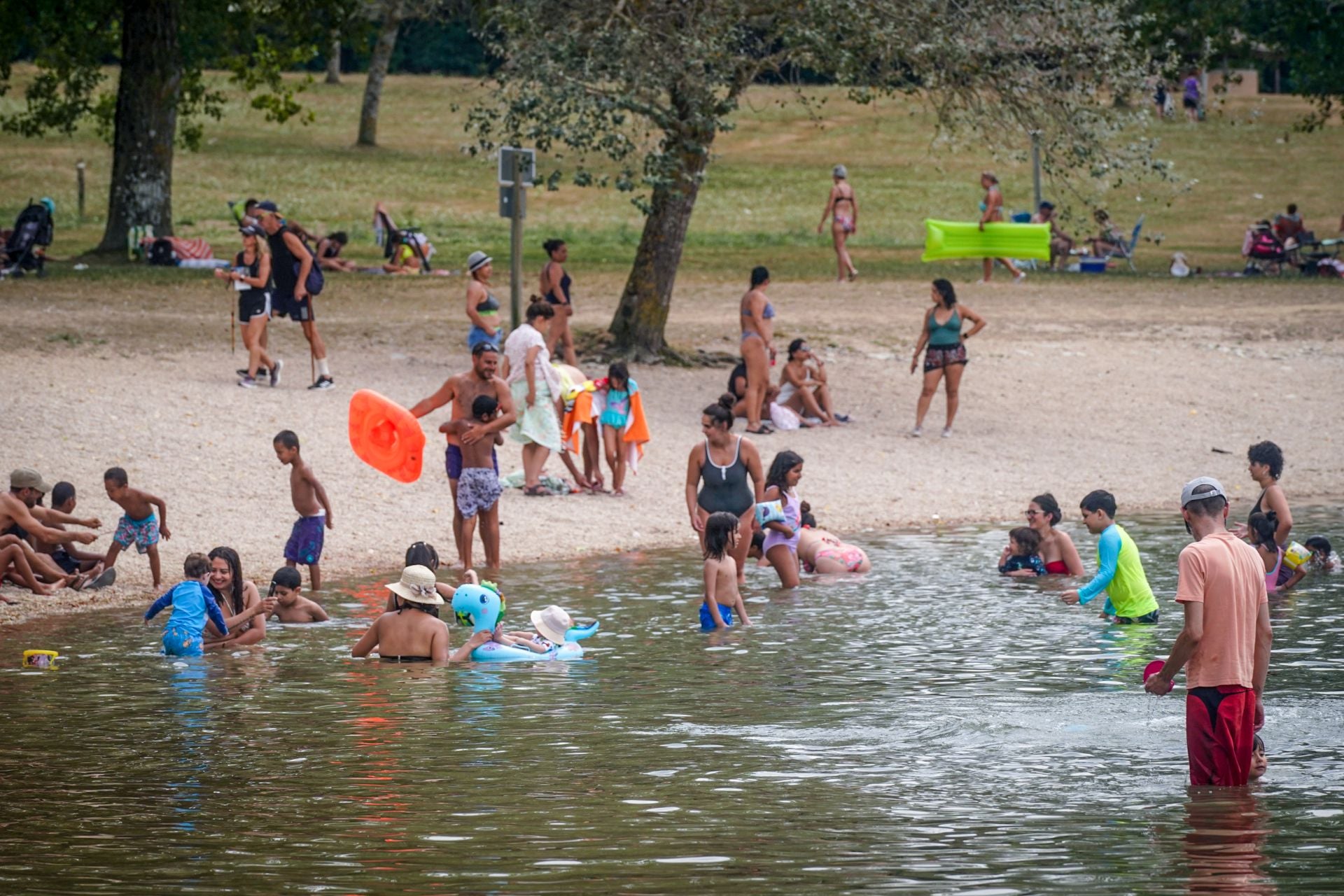 Las imágenes del último chapuzón de la ola de calor en Álava