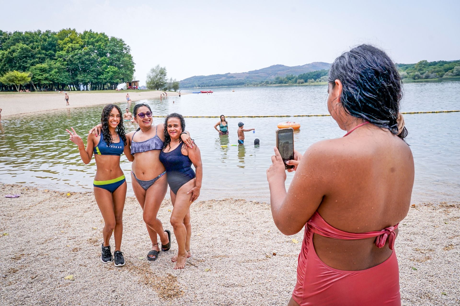 Las imágenes del último chapuzón de la ola de calor en Álava