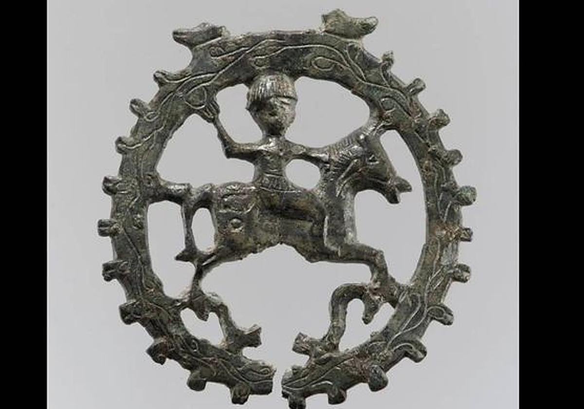 Uno de los dos colgantes visigodos del siglo VI que han sido devueltos a España por el Metropolitan de Nueva York.