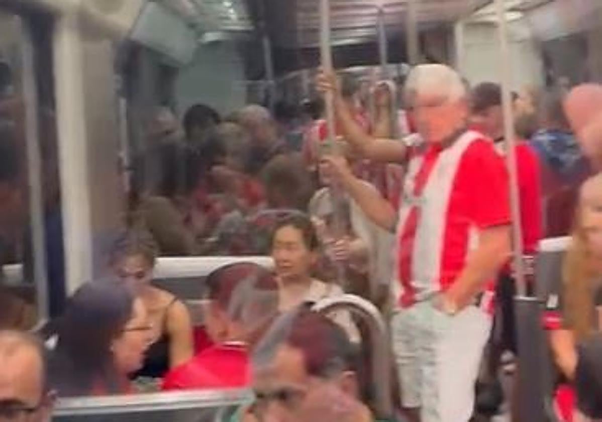 Pequeño susto en el metro: una avería paraliza una unidad en San Mamés a media hora del partido del Athletic