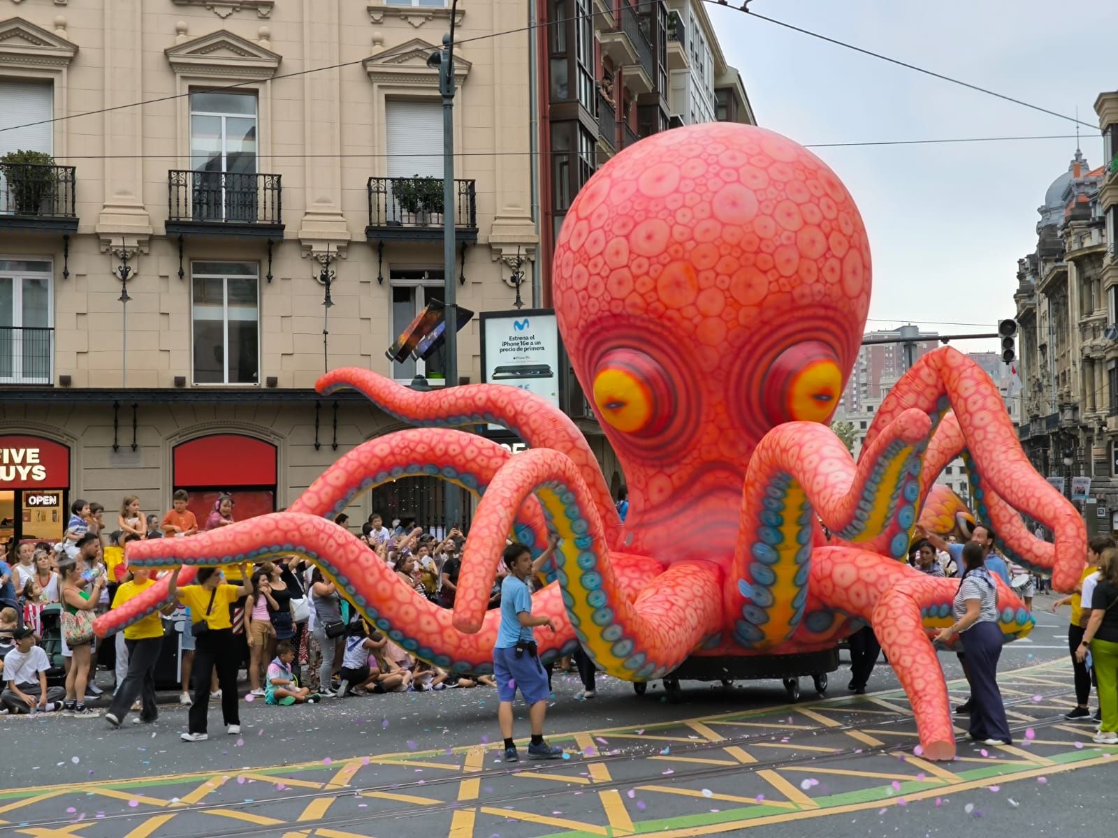 Las mejores imágenes del desfile de &#039;Bali&#039;, la ballena de la Aste Nagusia
