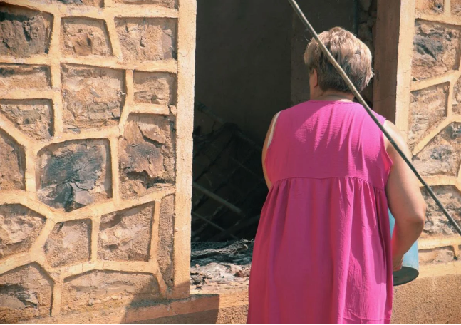 Vecinos contra las llamas en Castrocalbón.