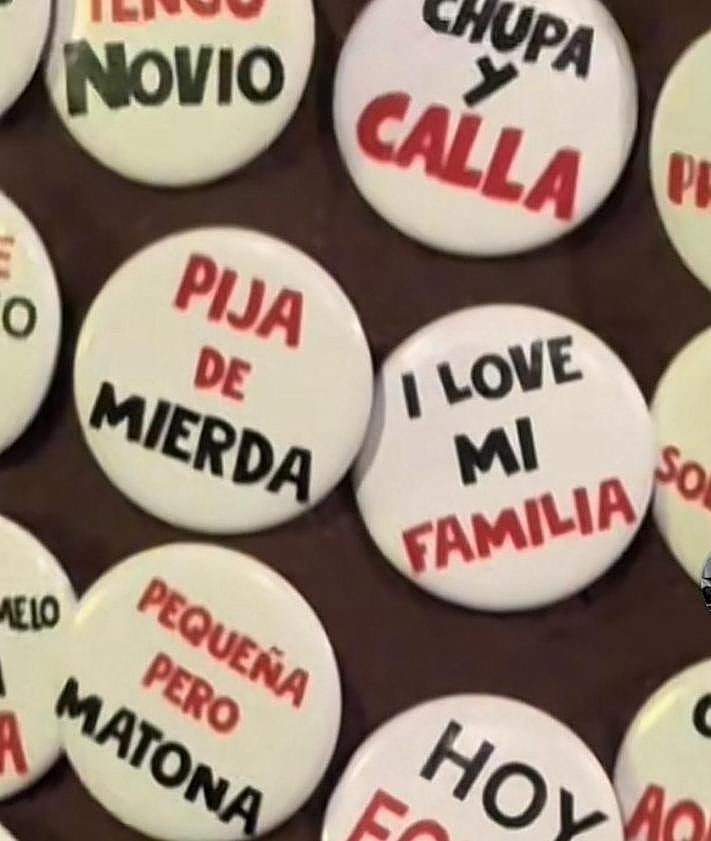Imagen secundaria 2 - &#039;Chupa y calla&#039;, &#039;Lo tengo mojadito...&#039;: Las chapas de la polémica que se venden en Aste Nagusia