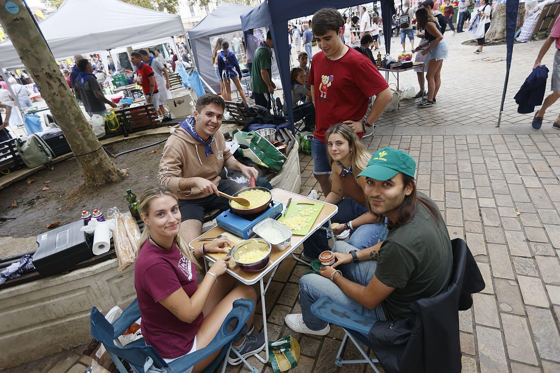 El olor a patata frita impregna El Arenal