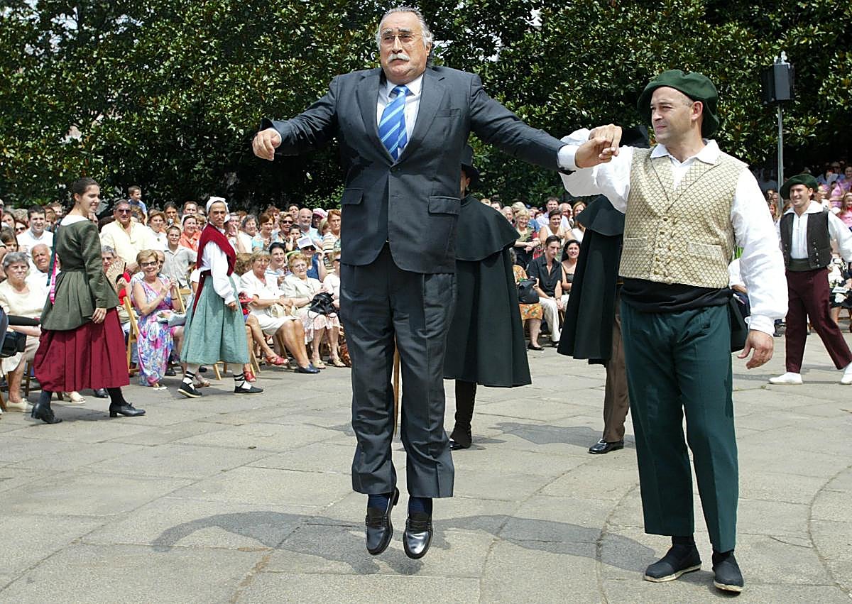 Imagen secundaria 1 - El profesor de aurreskus de los alcaldes