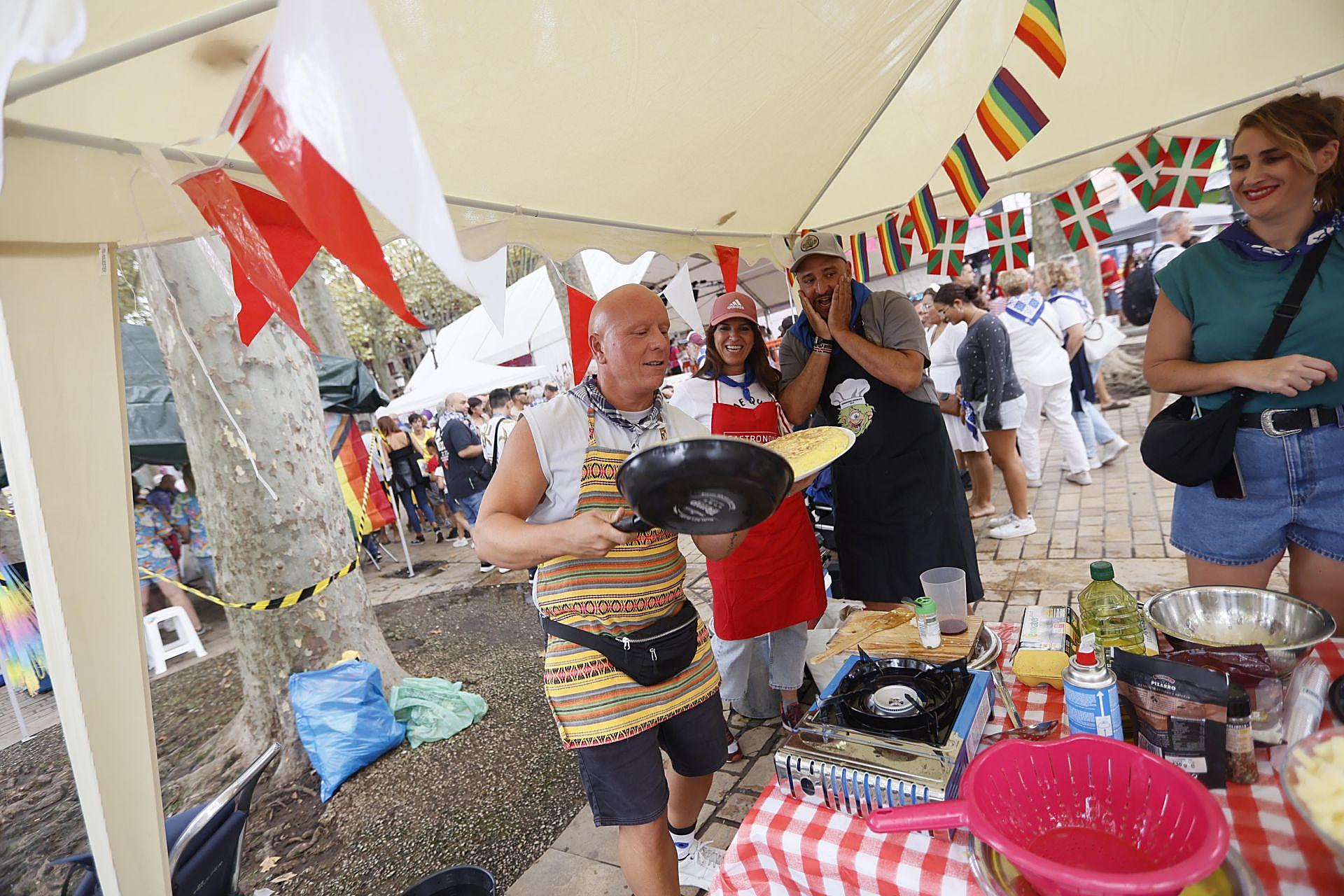 El olor a patata frita impregna El Arenal
