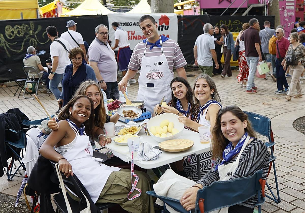 El olor a patata frita impregna El Arenal