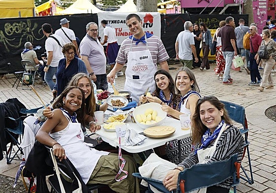 El olor a patata frita impregna El Arenal