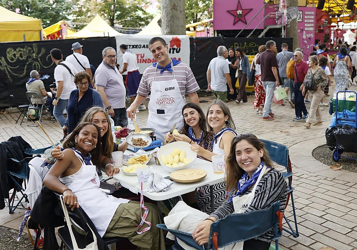 El olor a patata frita impregna El Arenal