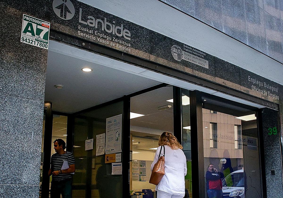Oficina del Servicio Público de Empleo, Lanbide, en Bilbao.