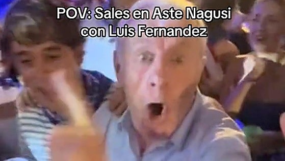 Luis Fernández lo da todo en las txosnas de Aste Nagusia