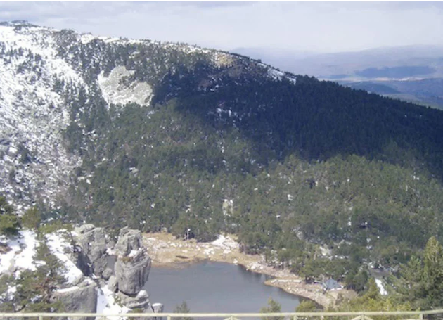 Imagen principal - Imágenes del paisaje de las lagunas de Neila y recorrido de la ruta 