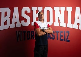 Paolo Galbiati posa con los colores azulgranas.