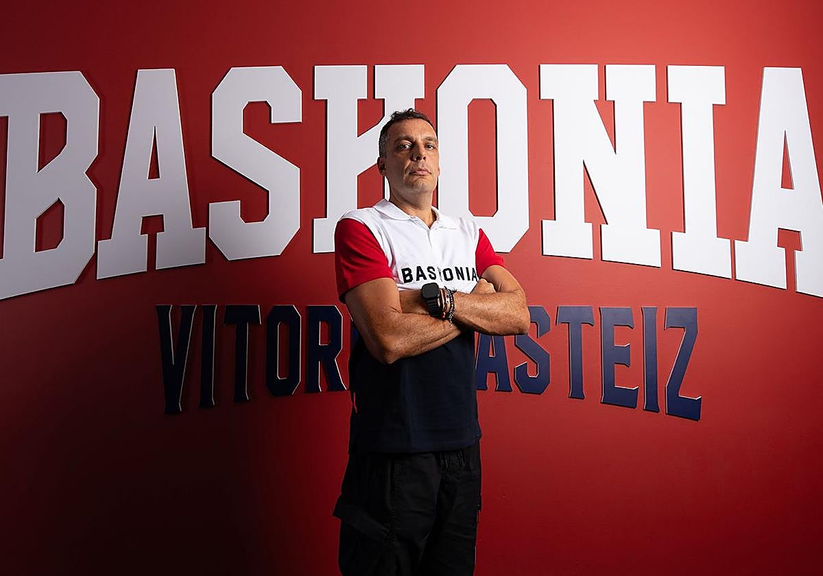 Paolo Galbiati posa con los colores azulgranas.