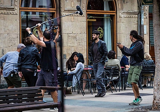 En agosto de 2018, Javier Rey rodó en diferentes escenarios de Vitoria 'El silencio de la ciudad blanca', dirigida por Daniel Calparsoro.