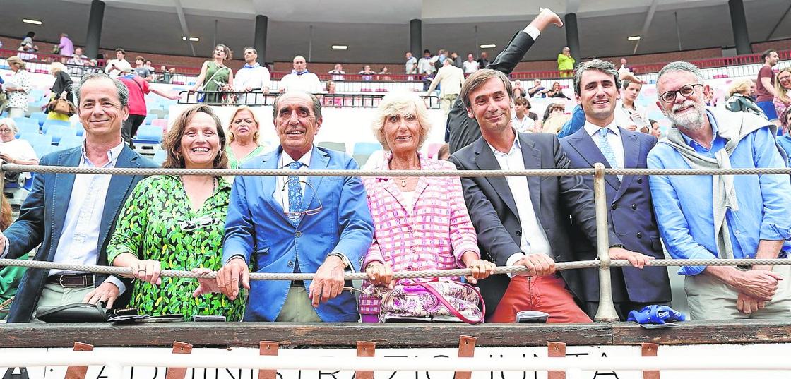 José Miguel Rotaeche, Carmen Aguirre, Jorge Ortiz de Urbina, Isabel Lipperheide, Tristán y Luis Lezama Leguizamón y Juan Salazar.