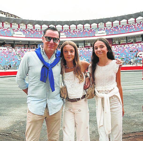 Daniel Posado, su hija Valentina y Berta Escobal.
