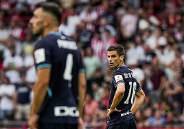 Aitor Paredes e Iñigo Ruiz de Galarreta en el PSV-Athletic de la pretemporada