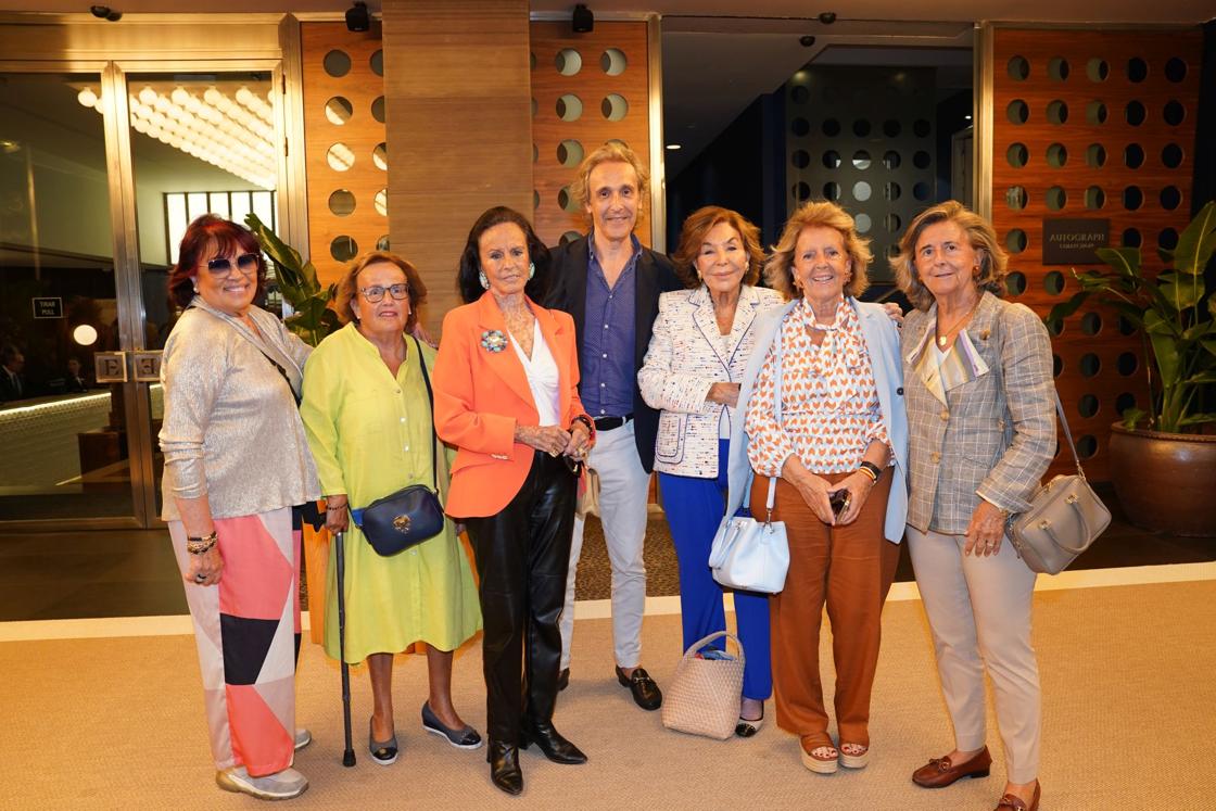 Marian López, Alicia González del Valle, Sonsoles Díez de Rivera, Javier Elorza, Pilar Aresti, Natalia Aranduy y Goretti Escauriaza.