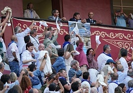 Petición del segundo trofeo para Roca Rey, en la plaza de toros de Vista Alegre.