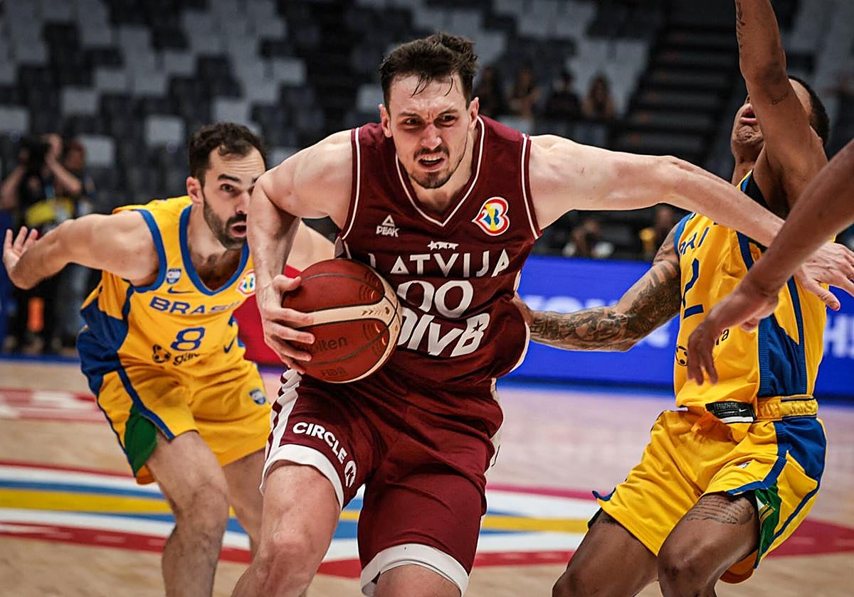 Rodion Kurucs sufre una lesión en el talón.