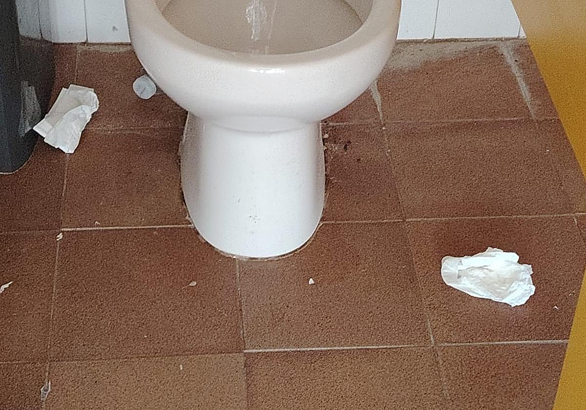 Denuncian que hay varias dependencias que encadenan varios días sin ser atendidas.