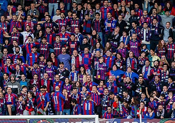 Será difícil ver la grada de Ipurua a rebosar unas fechas en las que la ciudad está vacía, pero los que acudan se volcarán al máximo en el estreno liguero de su equipo.