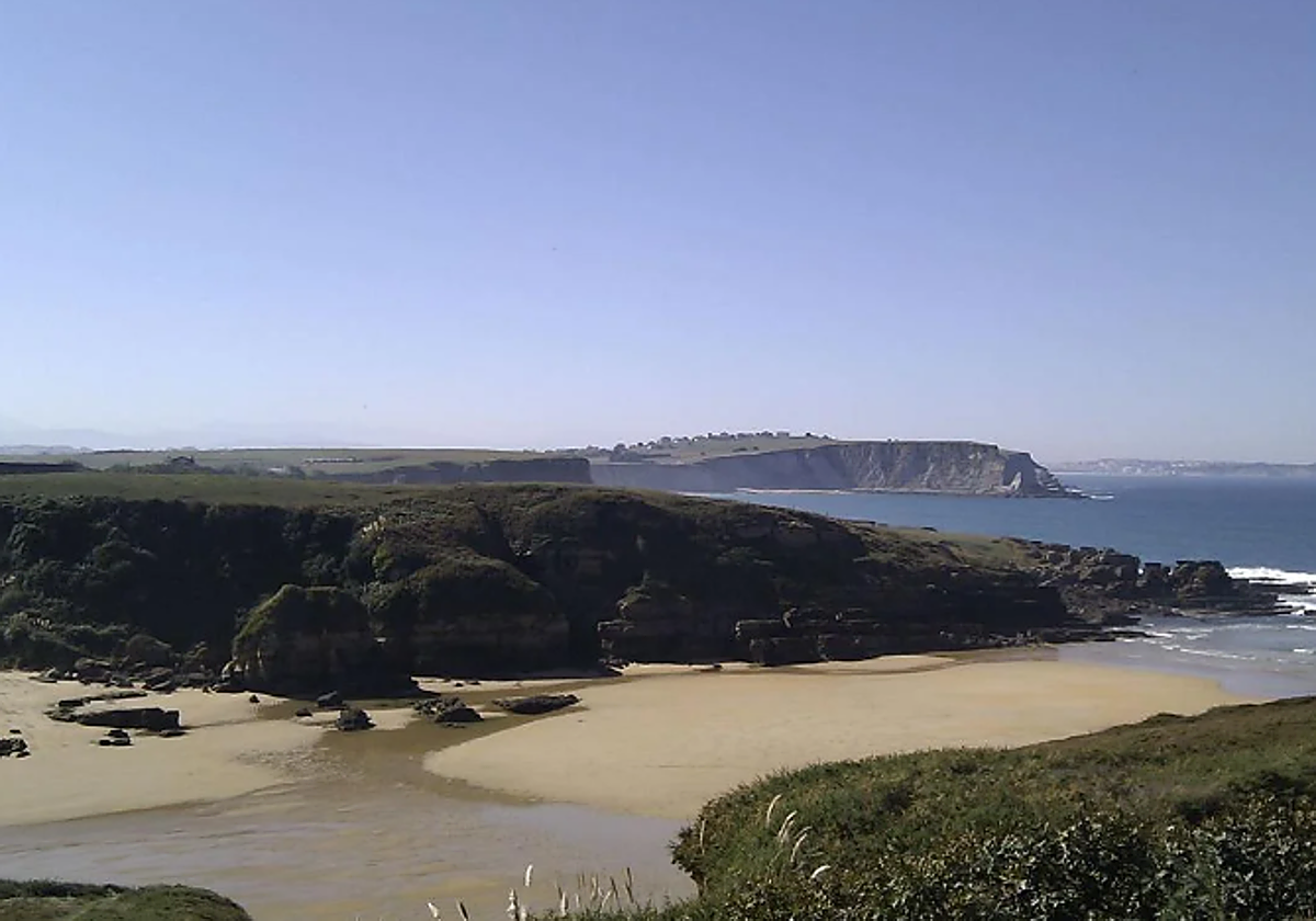 Cerrada la playa cántabra de Galizano por un brote de gastroenteritis en trece menores