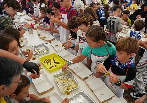 Gildas, delantal y mucha diversión: el pintxo vasco más famoso es cosa de niños en Aste Nagusia