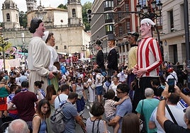 El ambiente este sábado con la salida de gigantes y cabezudos.