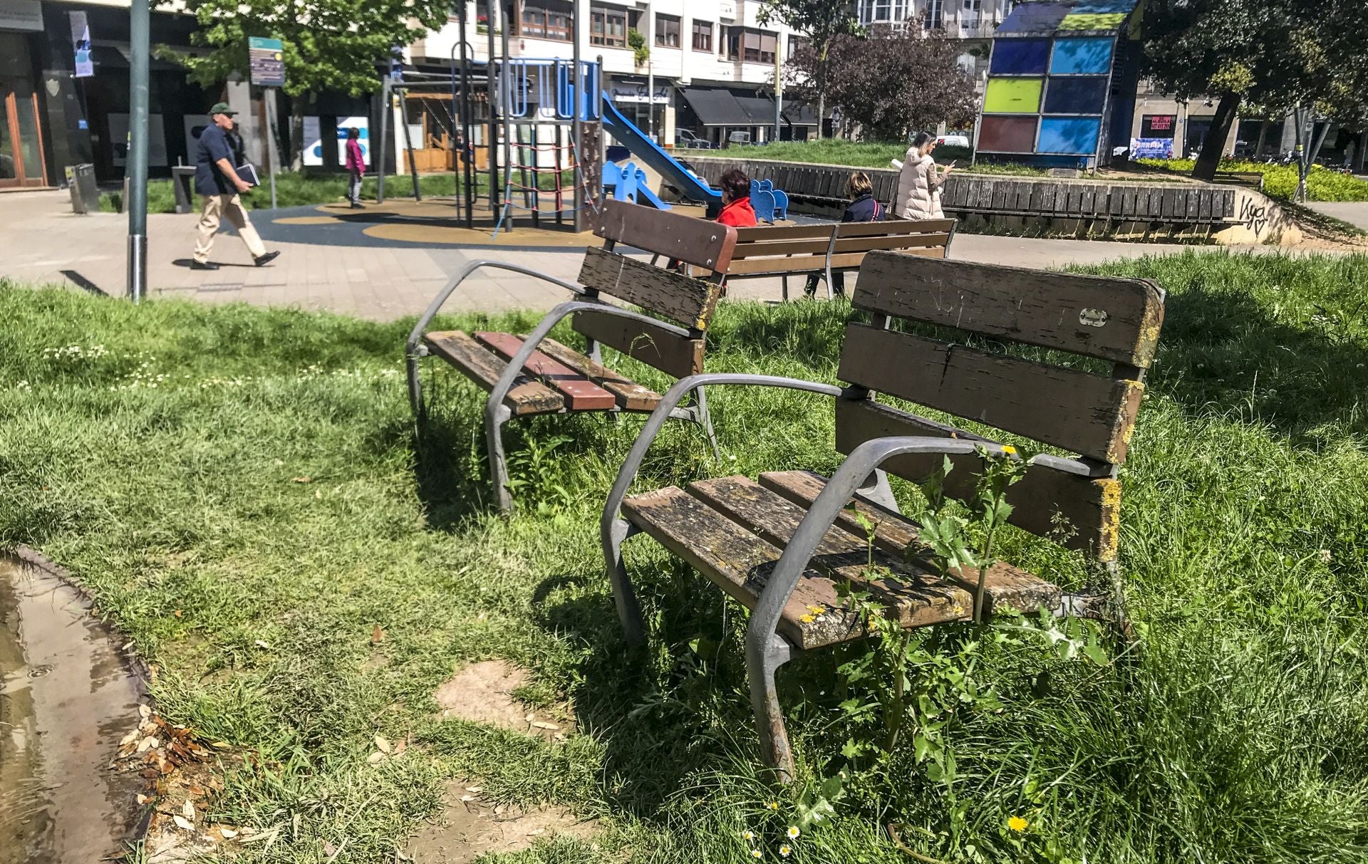 El mal estado de los bancos de Vitoria