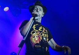 El argentino lució una camiseta en homenaje al difunto Ozzy Osbourne.