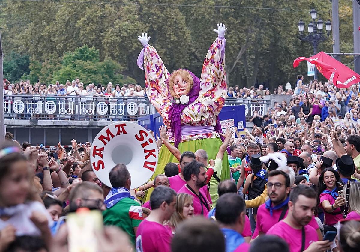 Las comparsas destacan que uno de los requisitos más importantes es el «compromiso».