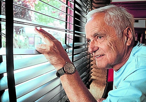 «Trabajé demasiado, escribir es también una forma de llenar la soledad»