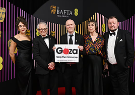 Ken Loach, Paul Laverty, Rebecca O'Brien y otros invitados en los BAFTA.
