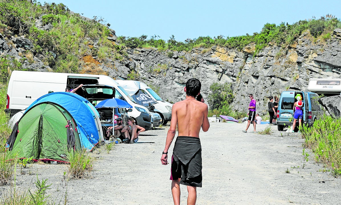 La mayoría de los participantes son nacionales, pero también hay personas de otros países.