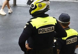 Detenido en Vitoria por arremeter contra dos policias tras negarse a hacer la prueba de alcoholemia