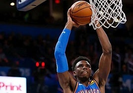 Hamidou Diallo, a punto de realizar un mate con los Thunder.